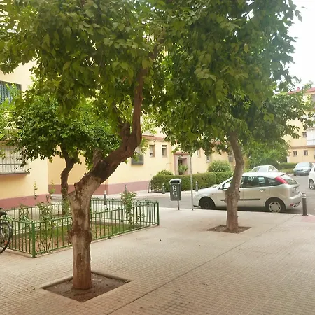 With 2 Bedrooms In Sevilla, With Wifi Lägenhet